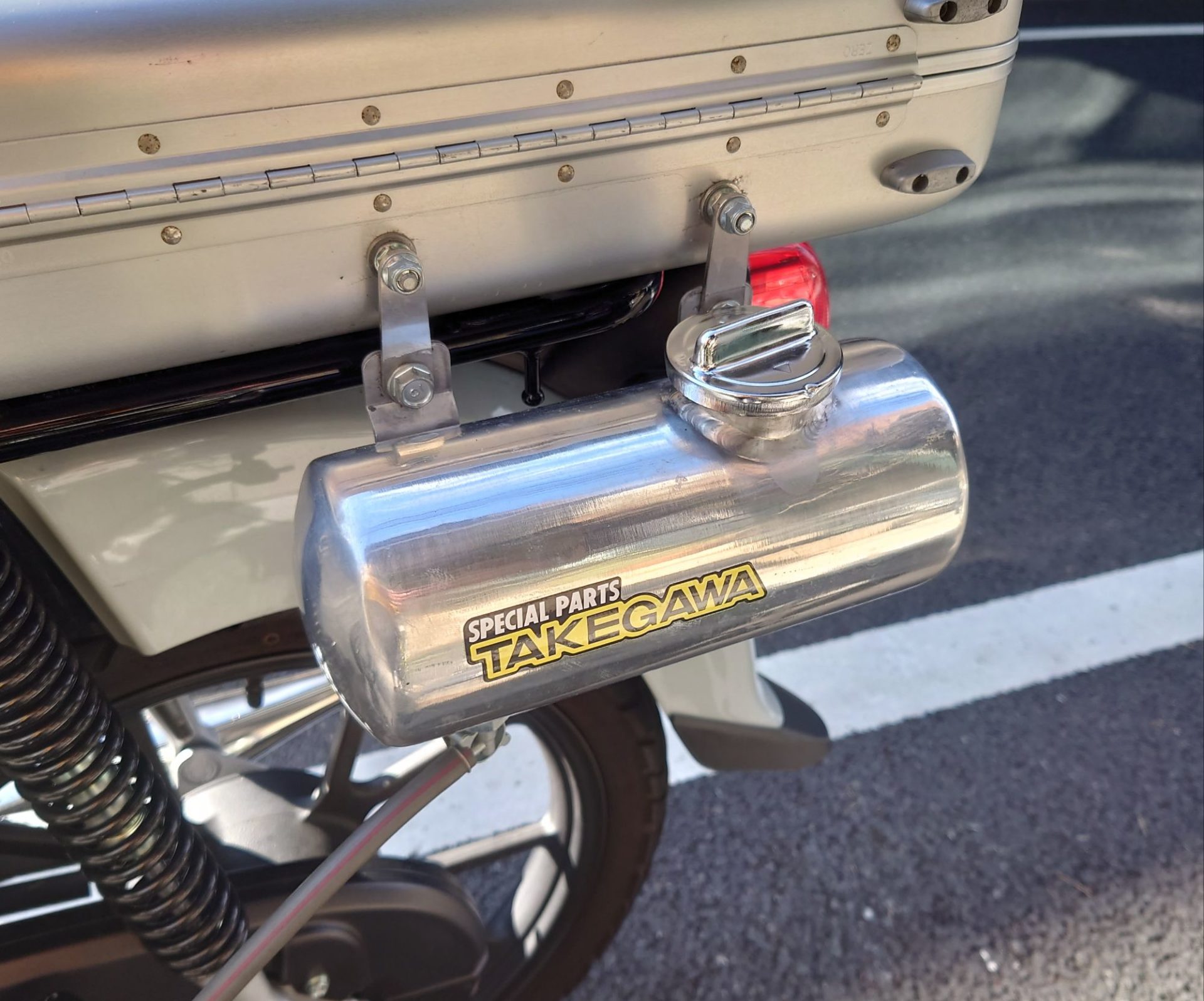 クロスカブ　予備タンク