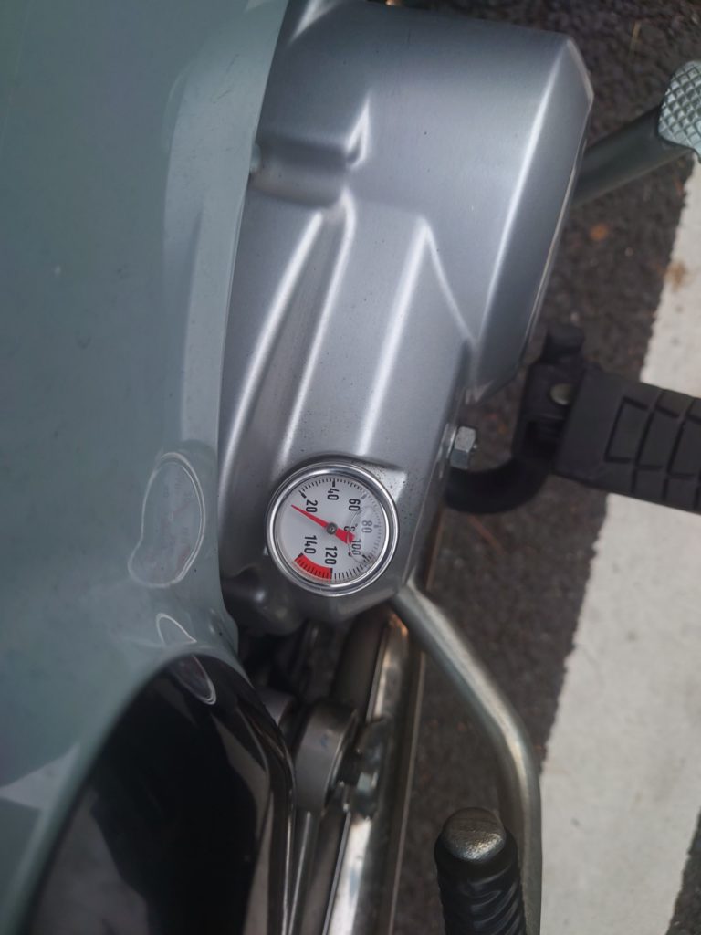 クロスカブ　油温計