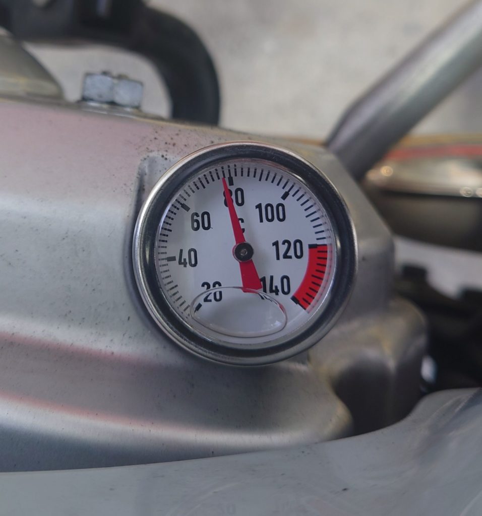 クロスカブ　油温計