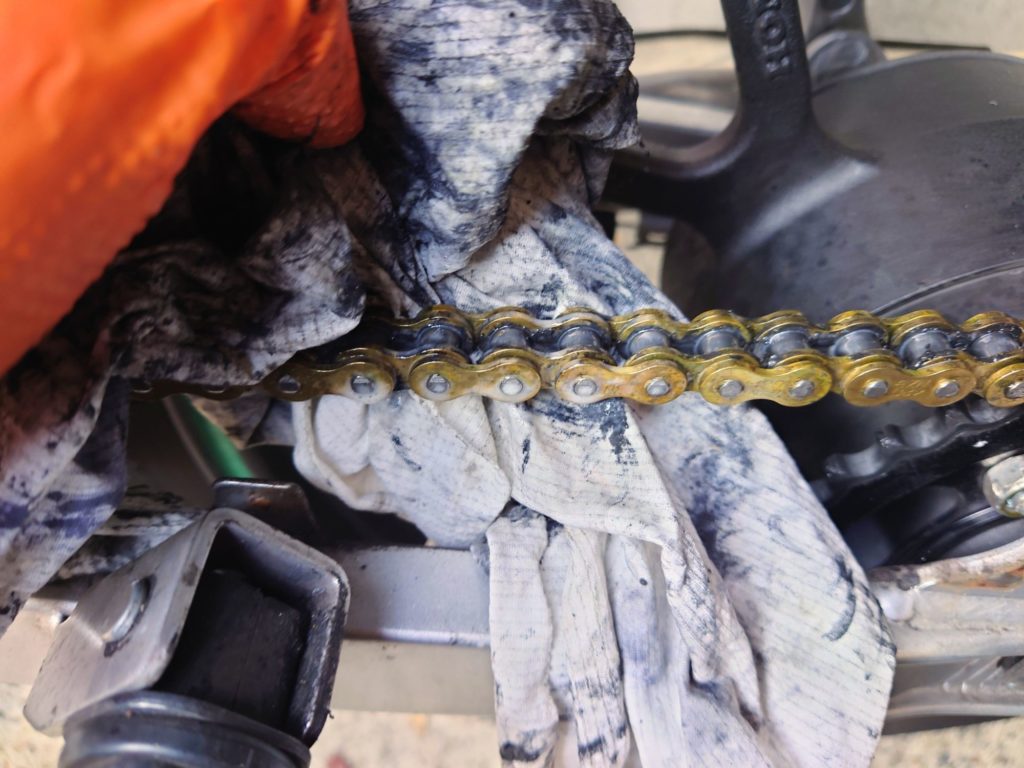 クロスカブ110のドライブチェーン全体の状態
