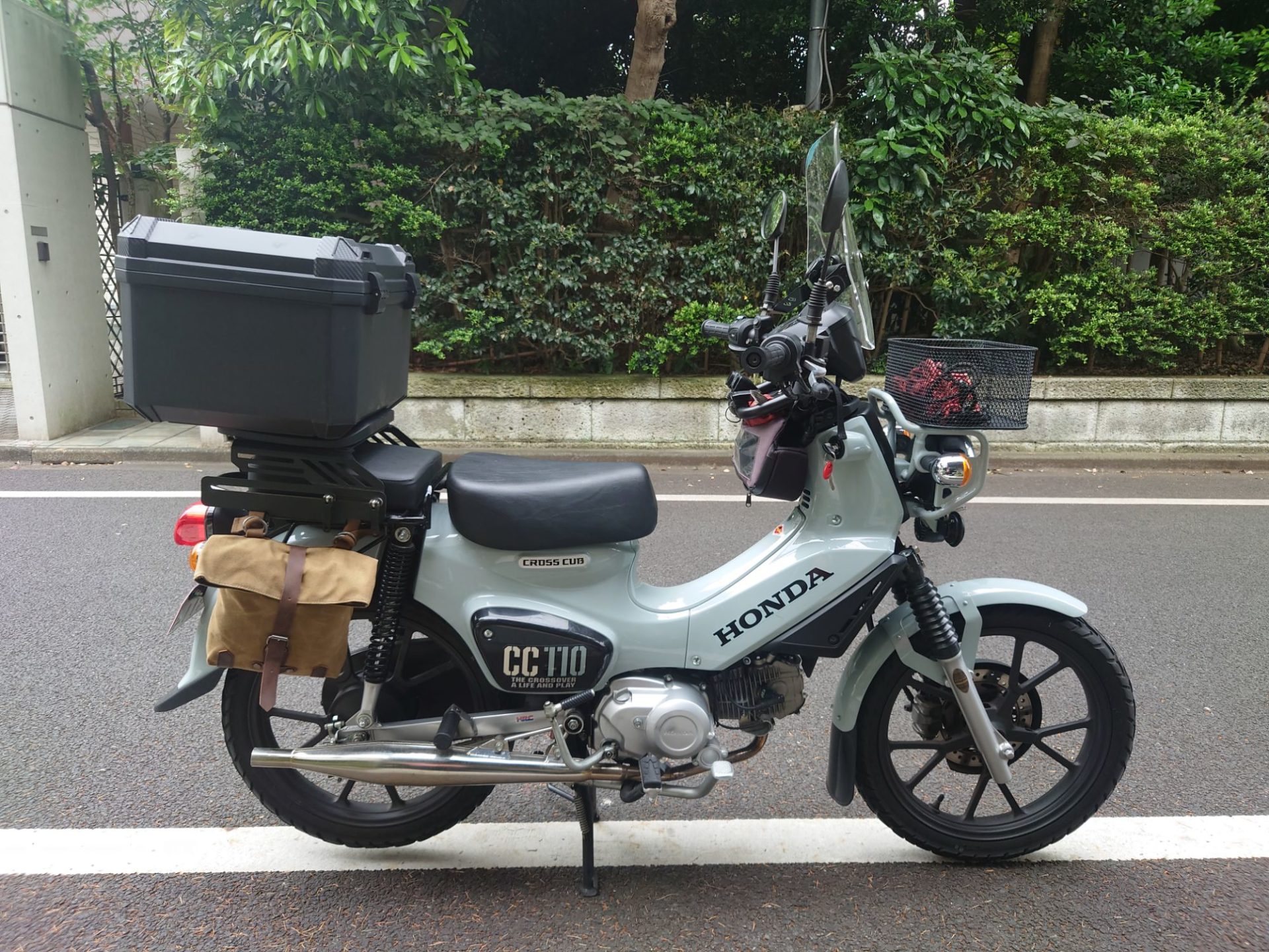 クロスカブ　リアボックス取り付け